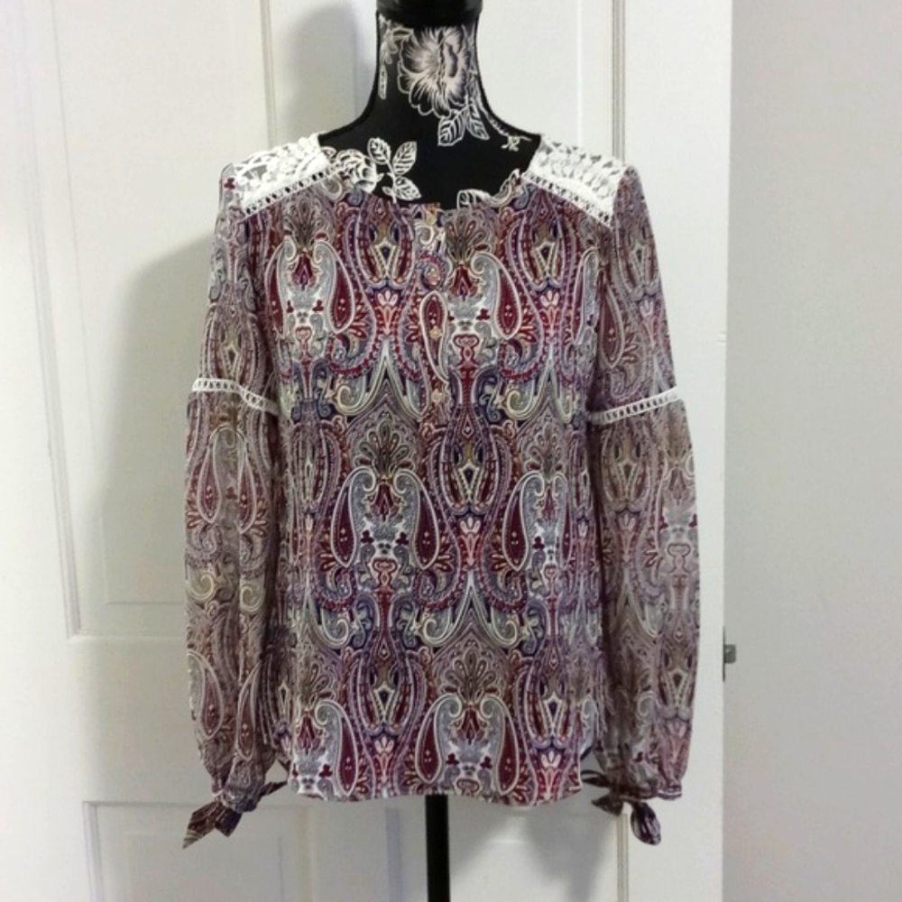 💋White House Black Market💋 - Purple/White Paisley L/S Top w/Lace Shoulders